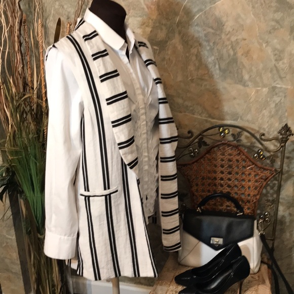 DO + BE 🌹 Black and white striped vest - Picture 10 of 11